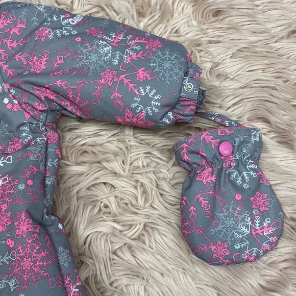 Brand new Oshkosh Snowsuit - Picture 3 of 7